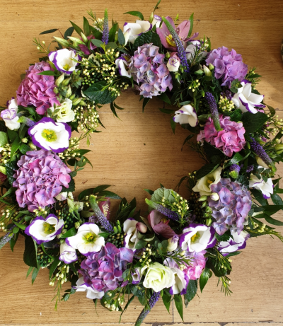 Pretty garden wreath - 
